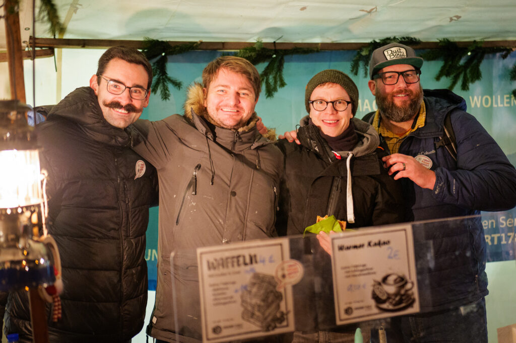 Rixdorfer Weihnachtsmarkt mit den Waffeln vom Round Table Berlin